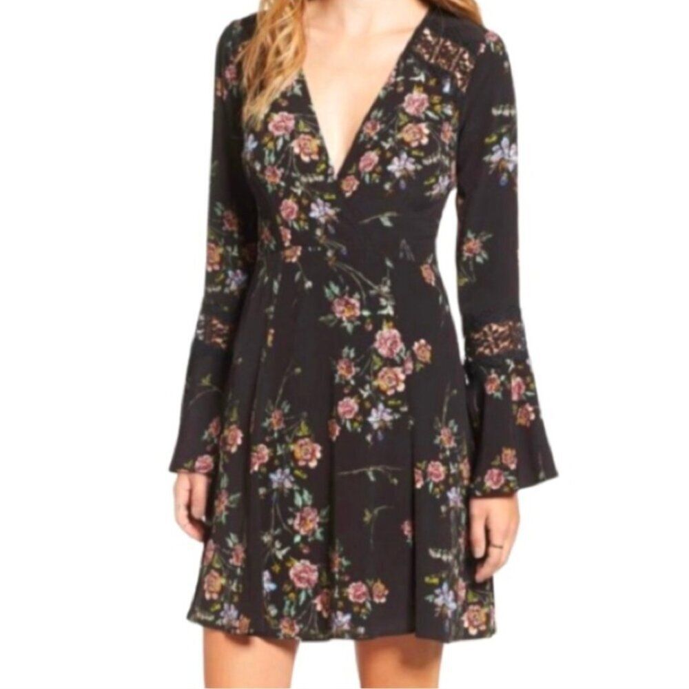 ASTR The Label | Floral Bell Sleeve Dress | Size XS | Black Multicolor